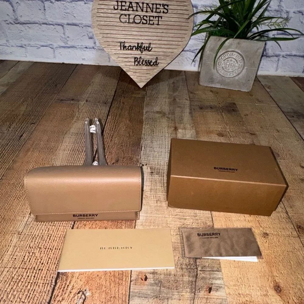 Burberry Camel Brown large Triangle Soft Leather sunglasses Case w/ Box Cloth